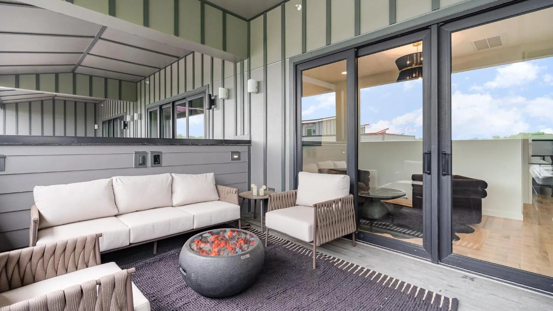 Round-Up - Private Deck/Hot Tub - 7 Mins Broadway Villa Nashville United States